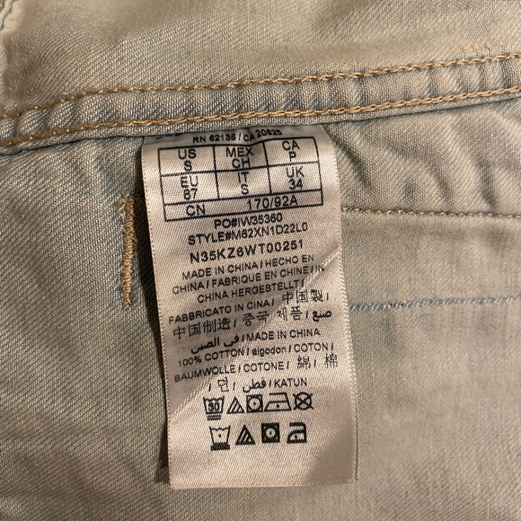 **LIKE NEW** GUESS Acid Wash Embroidered Jean Dillon Jacket. Size S. - Picture 7 of 8